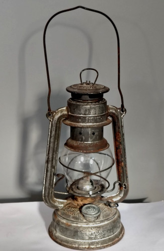 Ancienn lampe pétrole - lampe,